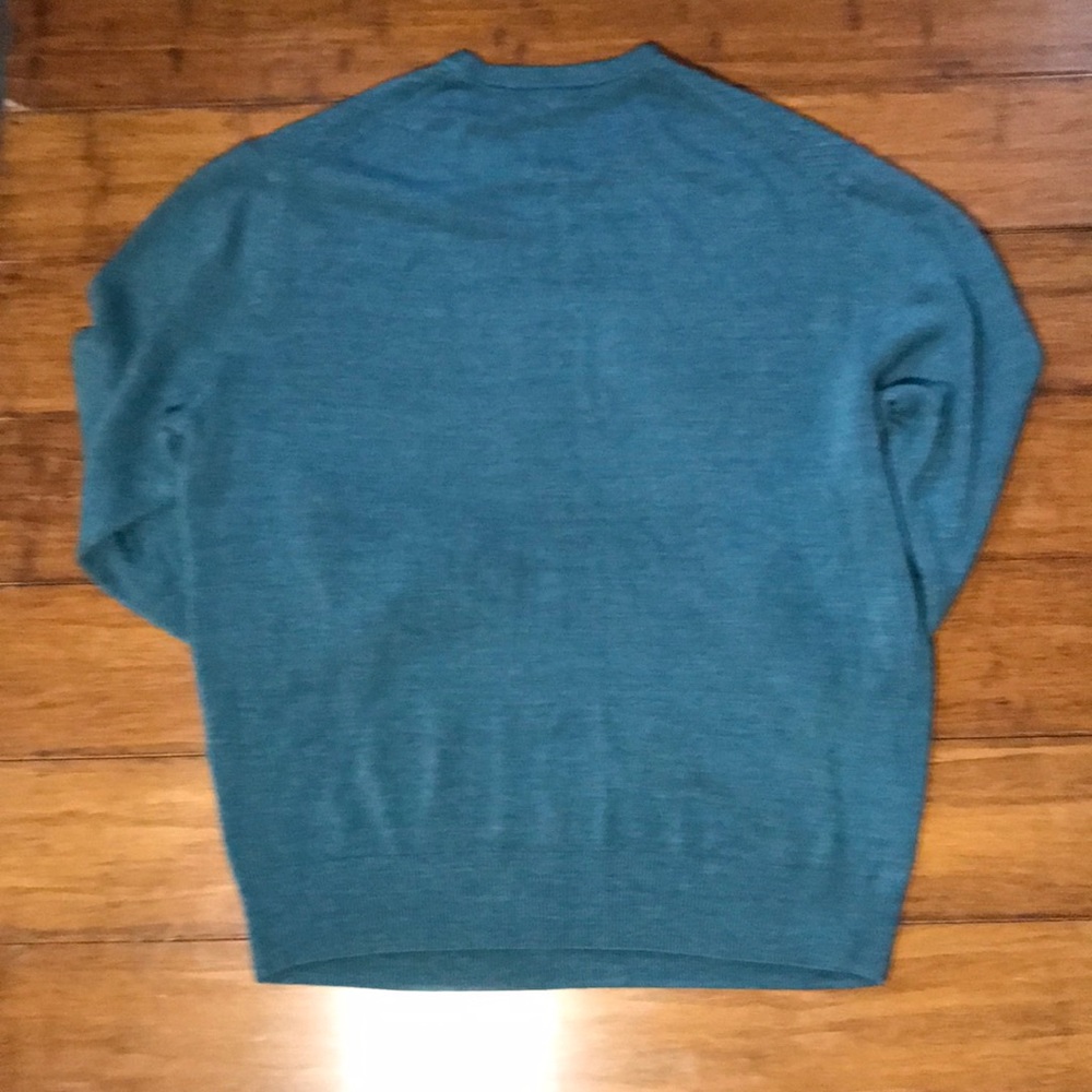 Doc Martin’s blue sweater - Picture 4 of 5